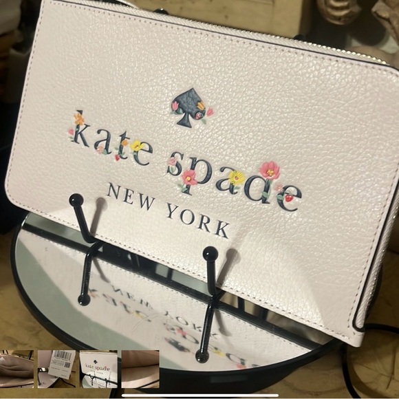 NWT Kate Spade Pink Garden Logo Wristlet - Picture 3 of 7